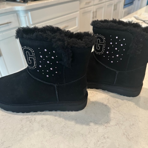 New (no box) Classic Ugg gem mini - Picture 7 of 10